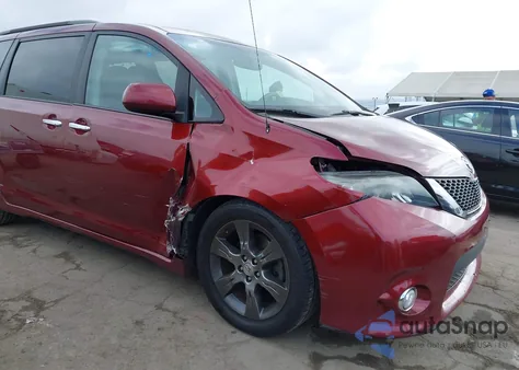 2014 Toyota Sienna Se 8 Passenger z USA, uszkodzony, nr VIN 5TDXK3DC4ES496777